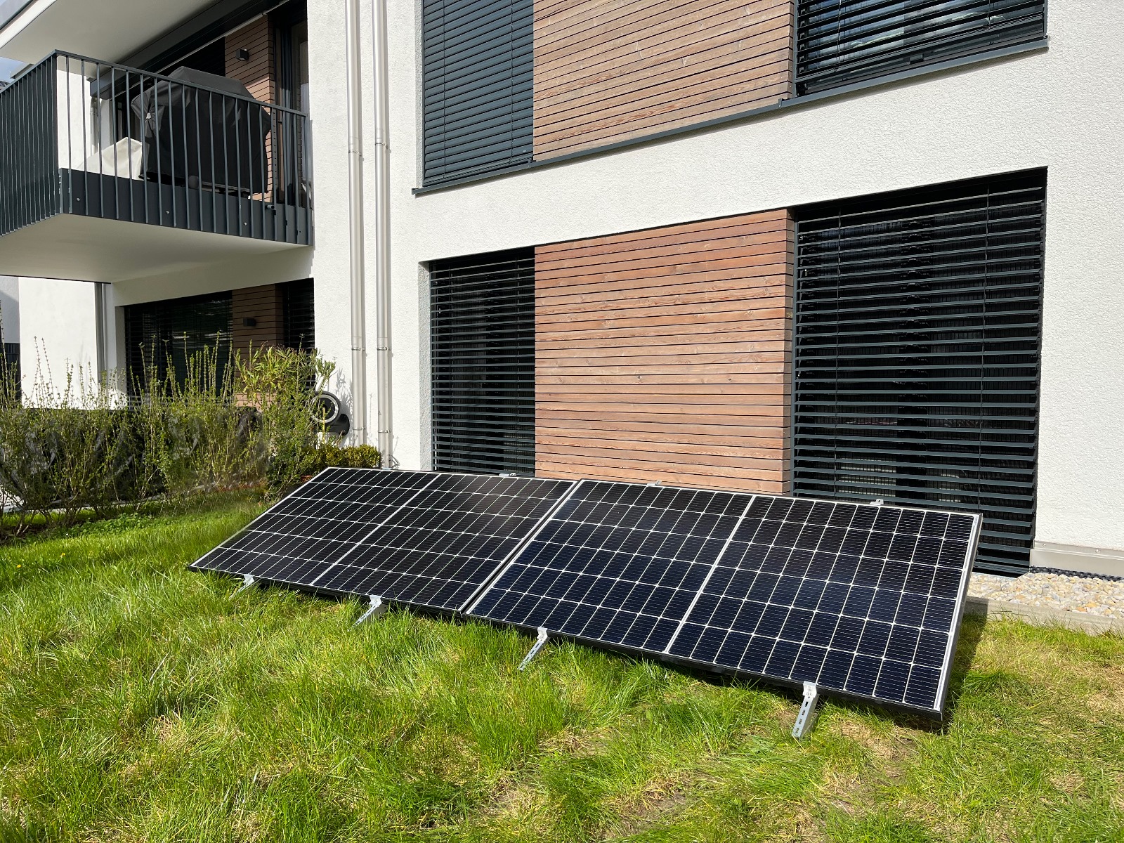 Sunlit Solar 3-in-1 Modulhalterung — Universalhalterung für Balkon, Terasse. Flachdach Sunlit Solar 3-in-1 Modulhalterung — Universalhalterung für Balkon, Terasse. Flachdach